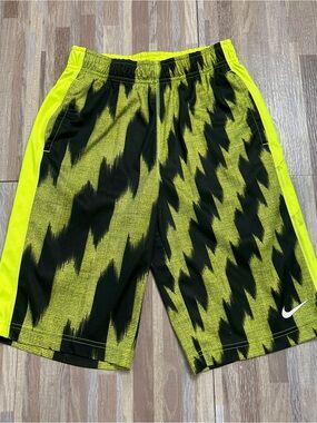Nike Boy's Neon Yellow and Black Athletic Basketball Shorts Size Youth Large